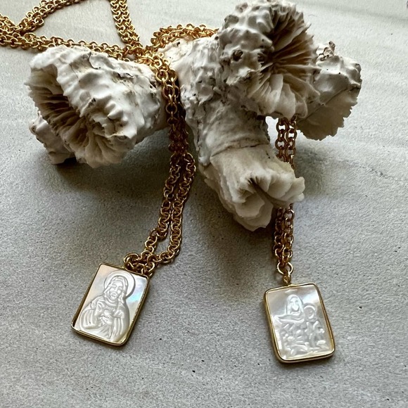 *EVA* Rectangular Carved Shell Religious Pendants - Picture 4 of 11